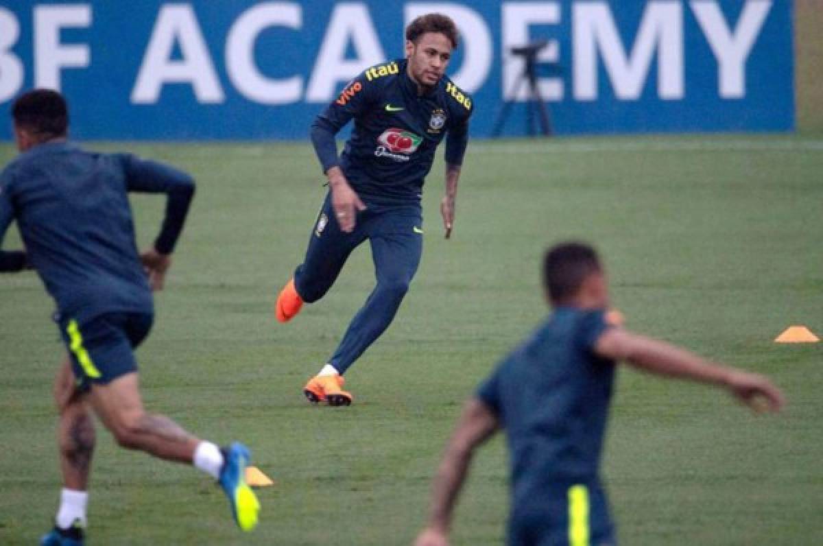 ¡Neymar ya juega futbol junto a sus compañeros en la Selección de Brasil!