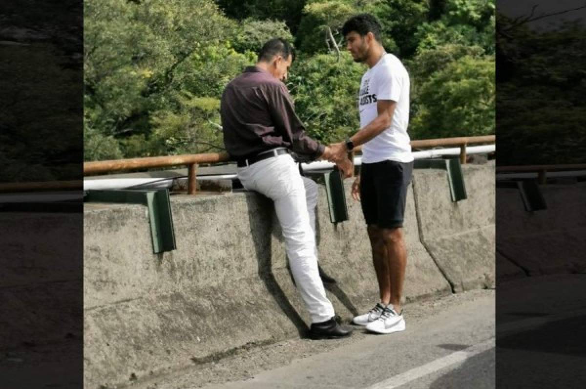 Futbolista tico Johan Venegas evita que hombre se suicide desde un puente