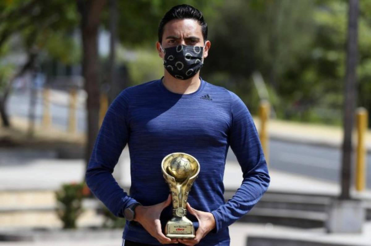 Said Martínez tras ganar Premio Diez al mejor árbitro: 'Somos la parte del fútbol más criticada, pero esto es lo que elegimos'  