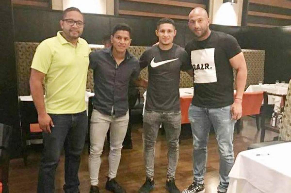 Los agentes que se encargaron de llevar a los futbolistas hondureños al extranjero