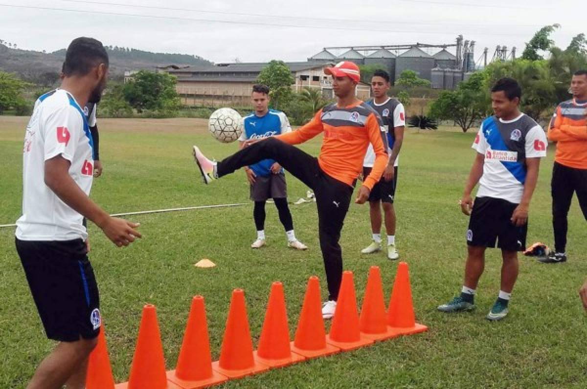 Donis Escober no viaja con la Selección de Honduras y se entrena con Olimpia