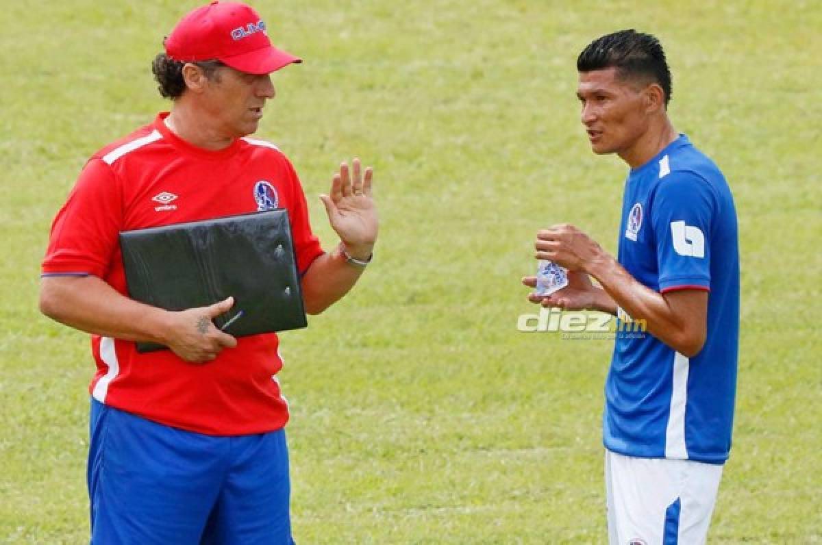 Edder Gerardo Delgado ZerÃ³n es un futbolista hondureÃ±o. Juega en la demarcaciÃ³n de mediocampista, y su equipo actual es el Real Club Deportivo EspaÃ±a de la Liga Nacional Real EspaÃ±a Entrenamiento apertura 2016
