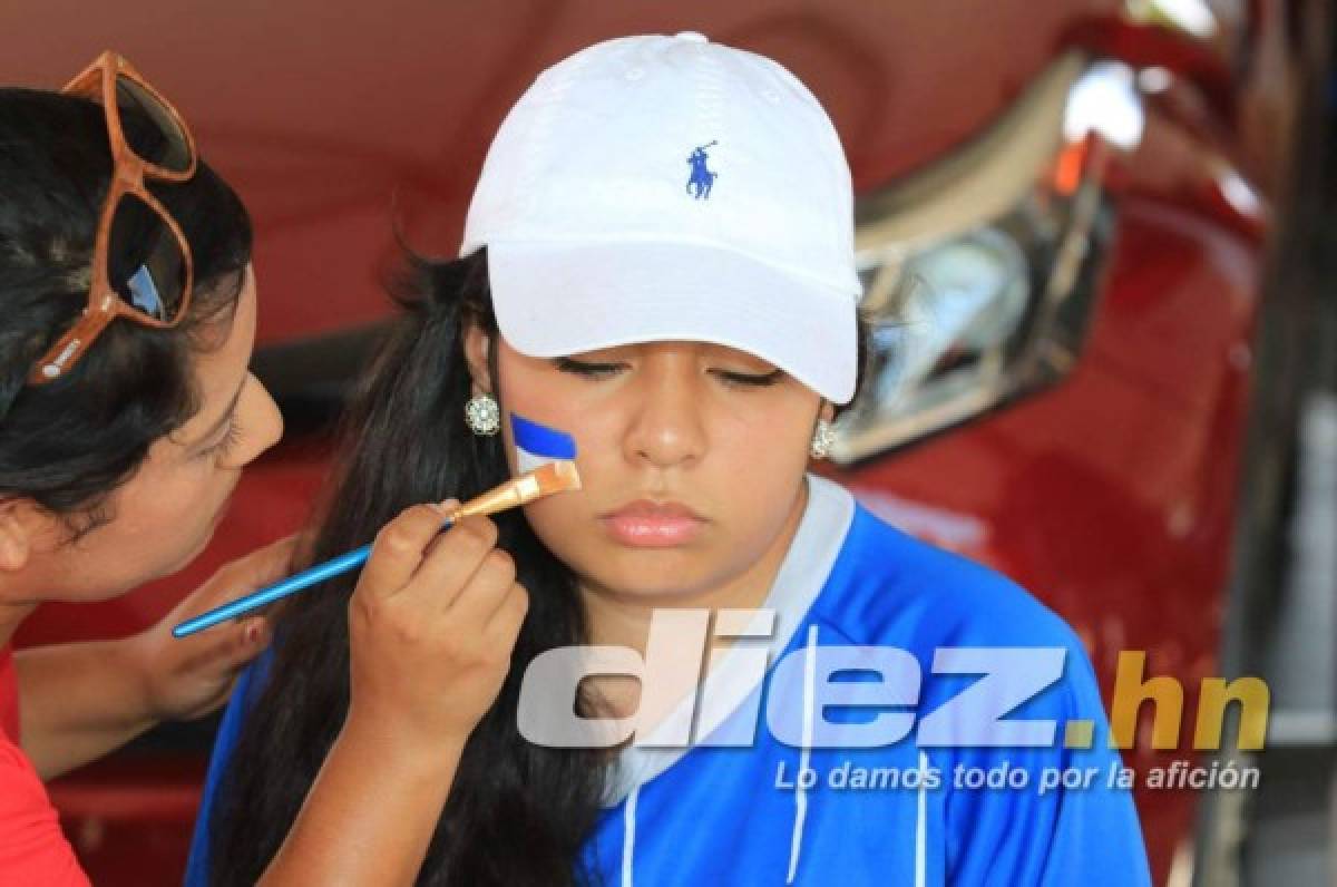 ¿Quién es la rubia? Belleza y fervor previo al Honduras-Canadá