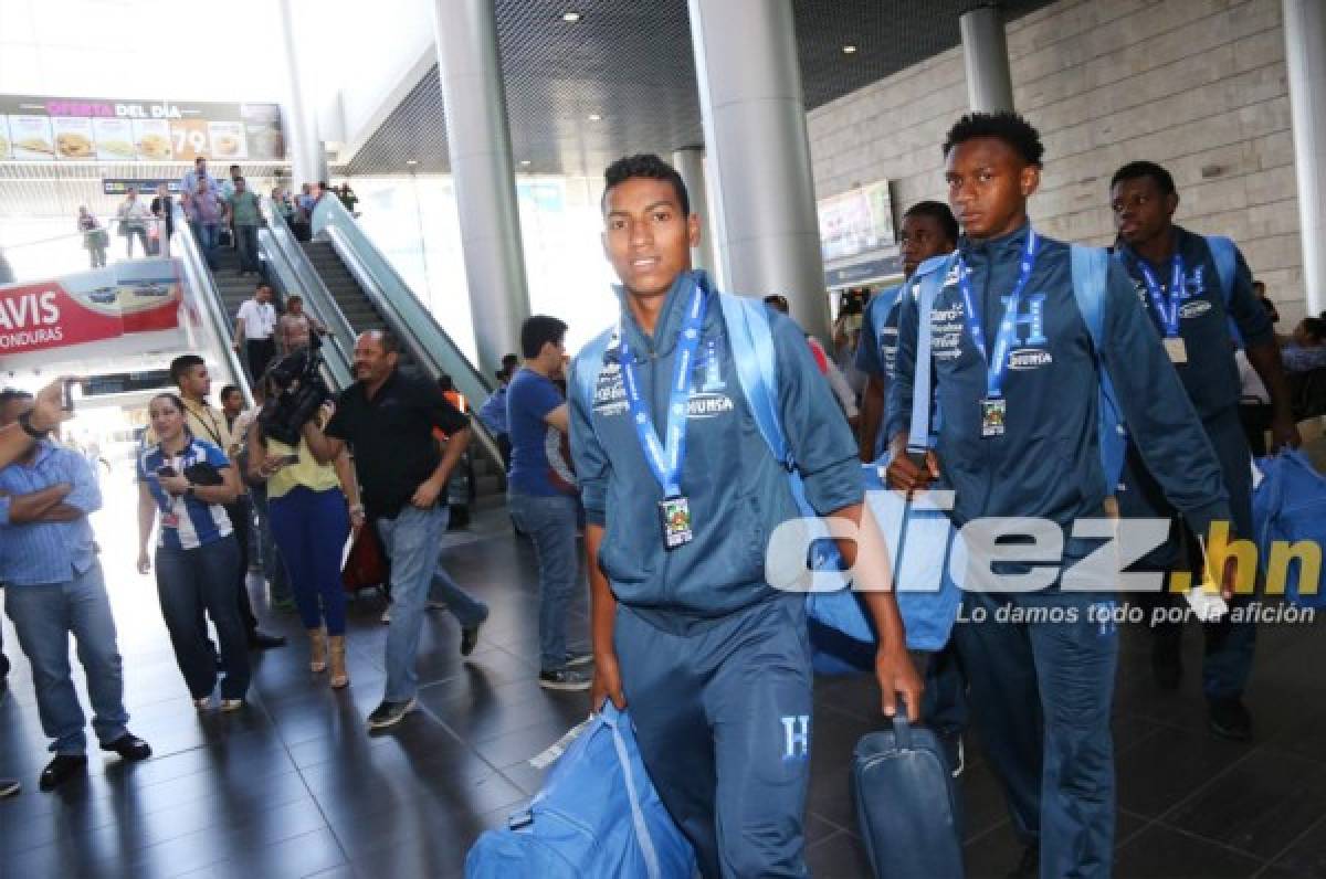 Jugadores de selección Sub-20 de Honduras son recibidos con bombos y platillos
