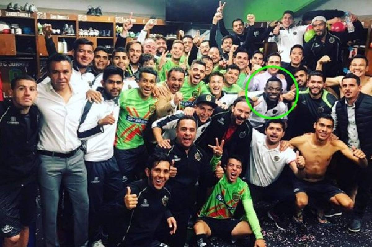 Wesley Decas festeja la clasificación de Juárez a la final del Ascenso en México