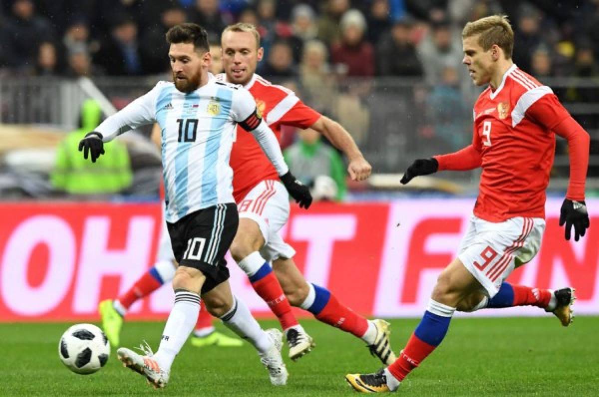 Lionel Messi es titular con la selección argentina ante Rusia.