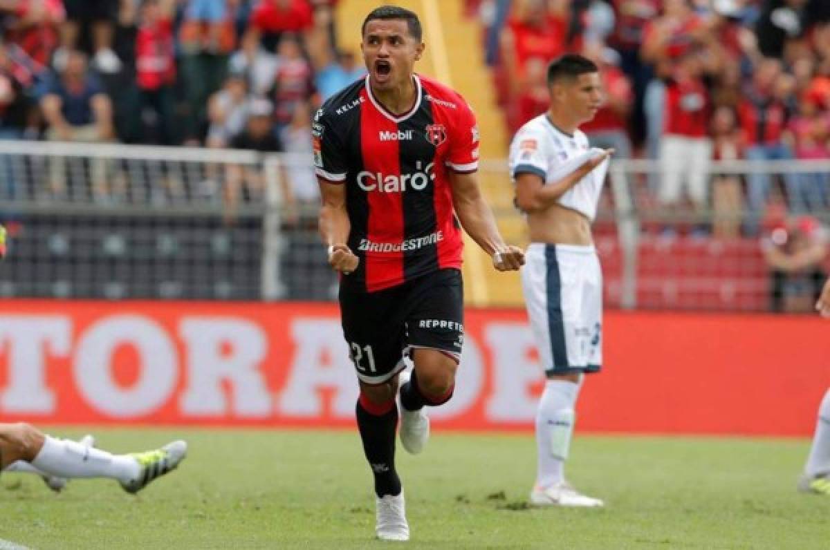 Alajuelense recibe oferta irrechazable por el delantero hondureño Roger Rojas