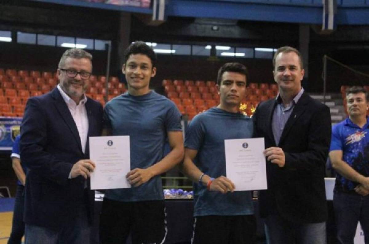 Pareja de árbitros hondureños comienzan a escribir su historia en el balonmano latinoamericano
