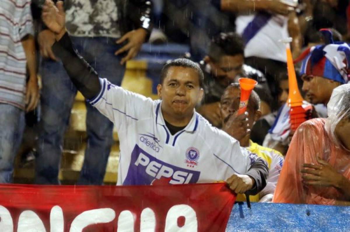 El optimismo de los aficionados del Olimpia es desbordante y esperan que el cuadro más ganador de Honduras les pueda dar una alegría. Foto Juan Salgado