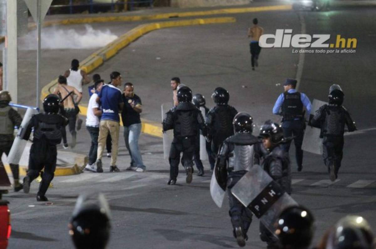 Más de 20 heridos y 14 detenidos dejó el clásico Motagua-Olimpia