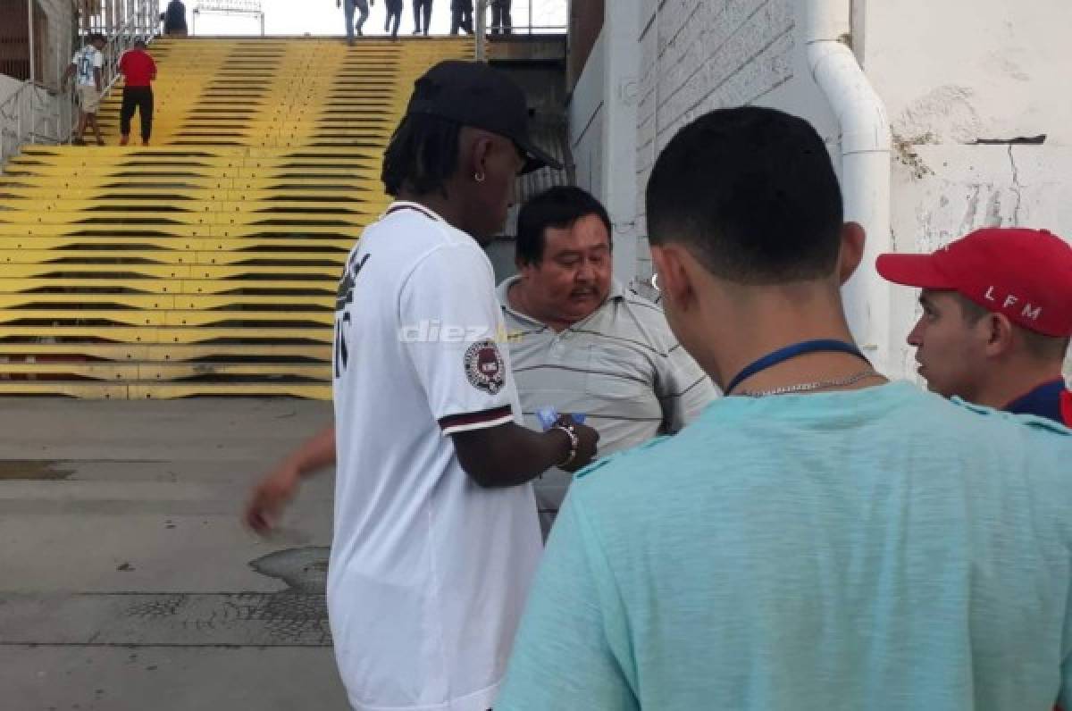 Alberth Elis y muchas personalidades del fútbol llegaron a presenciar el Olimpia-Motagua