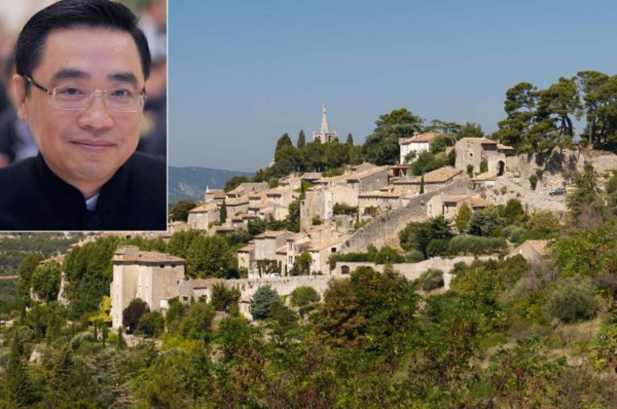 Muere multimillonario chino al caerse de un muro cuando se tomaba una foto en Francia