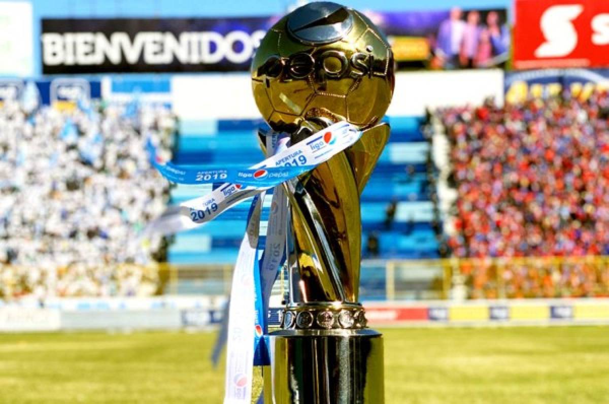 Equipo de la primera de El Salvador ficha a tres futbolistas hondureños de un solo golpe