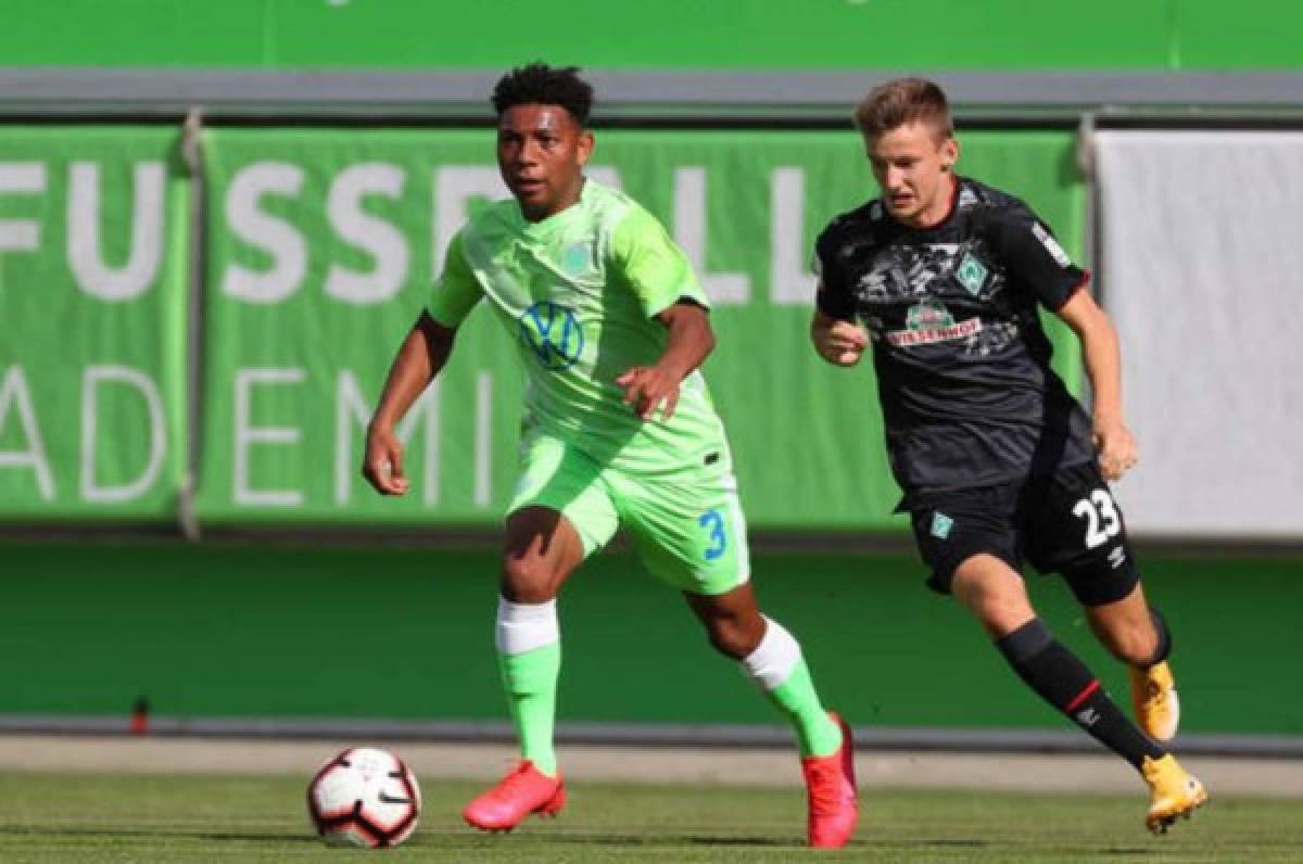 Defensor hondureño Kobe Hernández rescinde su contrato con el Wolfsburgo de Alemania