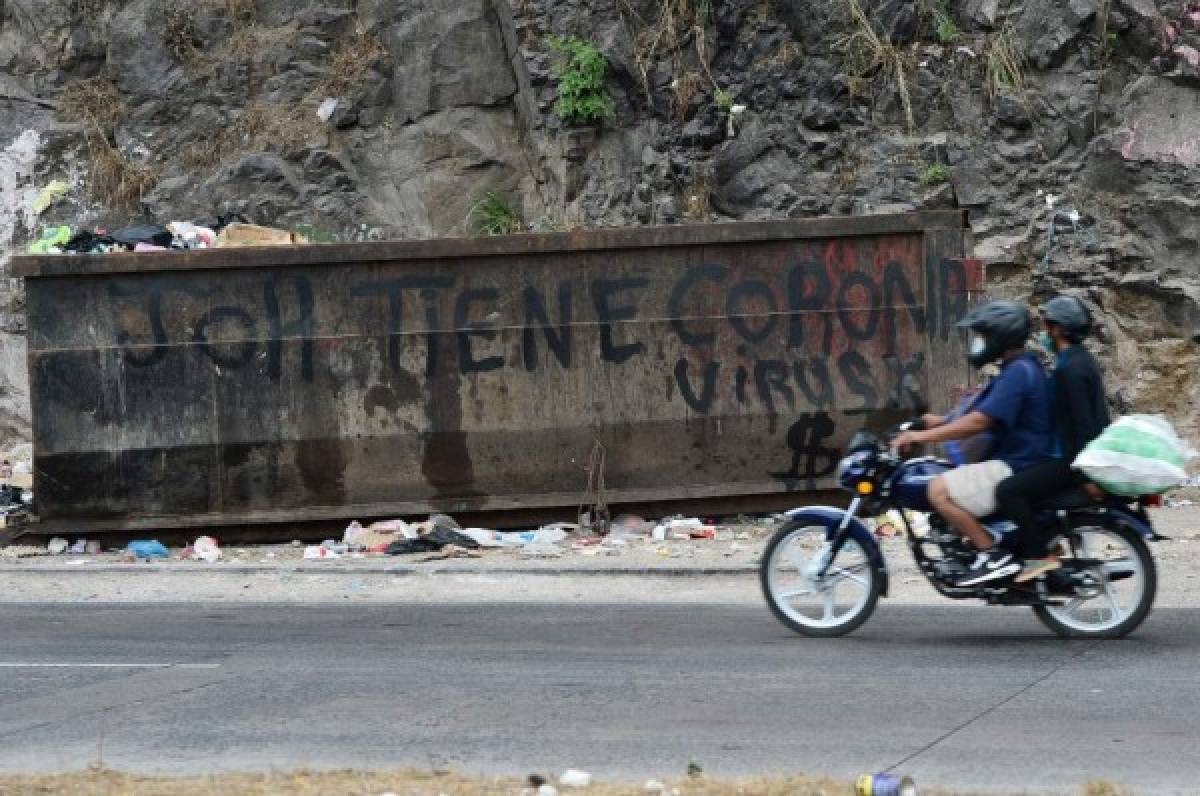 Con cervezas y sin respetar toque de queda absoluto: Las mejores fotos del día en Honduras