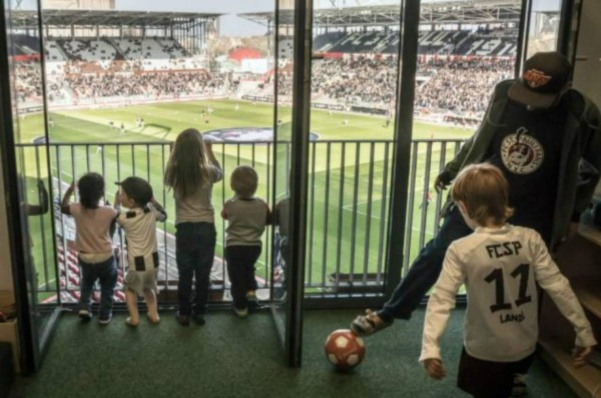 ¡Increíble! Kinder dentro de un estadio en Alemania sorprende al mundo