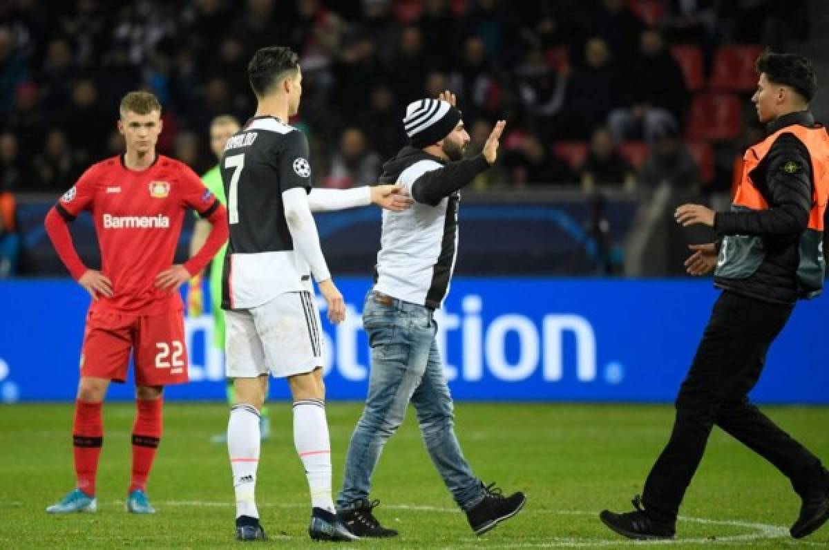 Fotos: Bronca de Cristiano Ronaldo tras ser agarrado del cuello por un hincha; quería una selfie