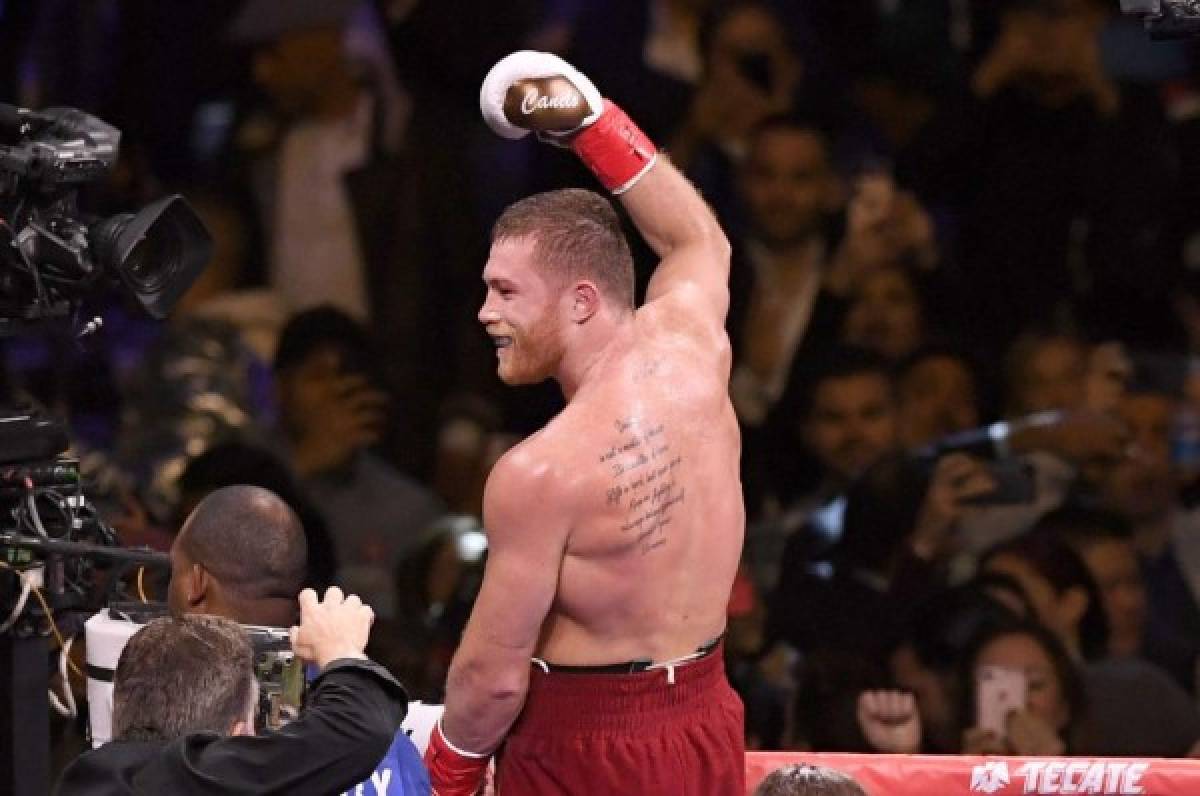 'Canelo' Álvarez frena a Fielding y es campeón mundial en tres divisiones  