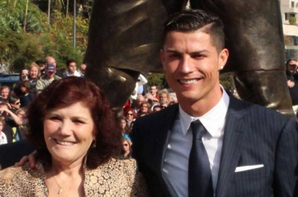 Madre de Cristiano Ronaldo: 'Prefiero que llegue a Manchester United'