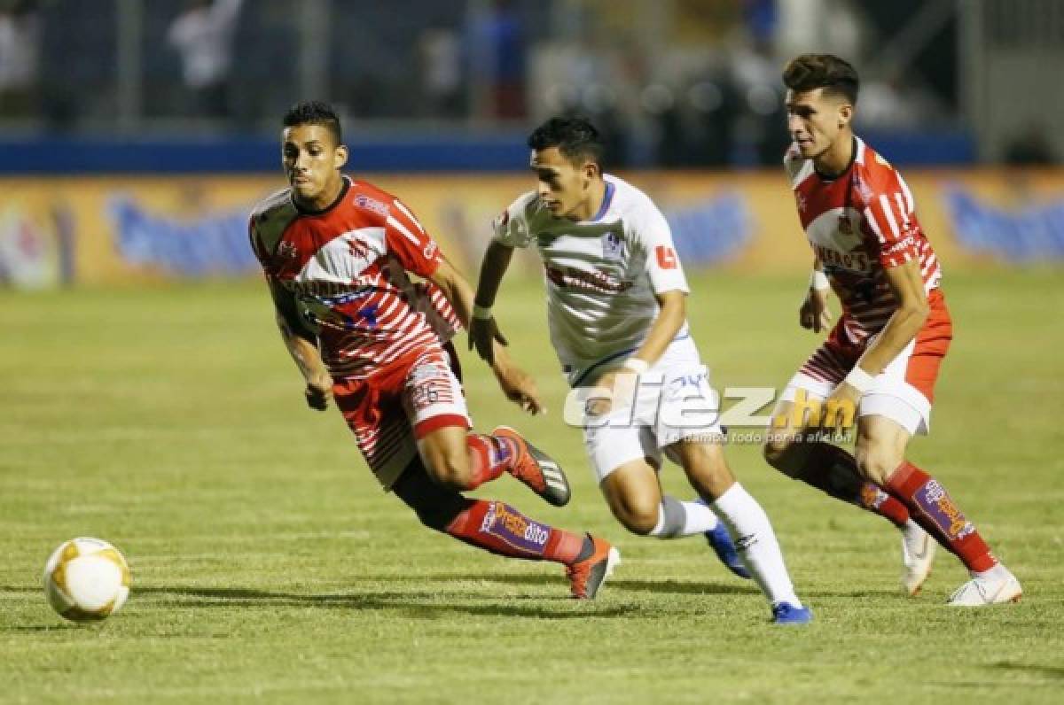 Vida y Olimpia disputan el partido por la cuarta fecha del Apertura-2019 en el Nacional. Foto: Marvin Salgado