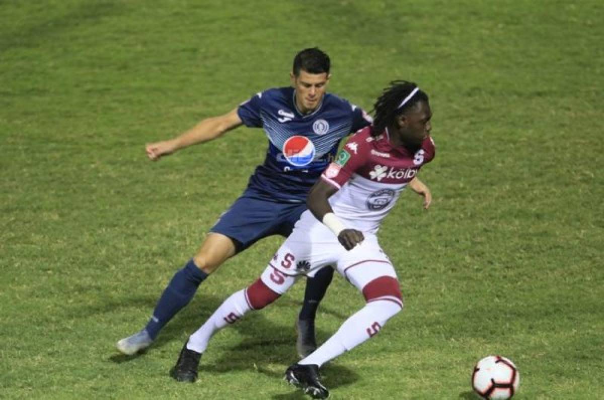 Motagua y Saprissa están sin goles los primeros minutos de juego en el Estadio Nacional. Fotos Ronald Aceituno y Andro Rodríguez