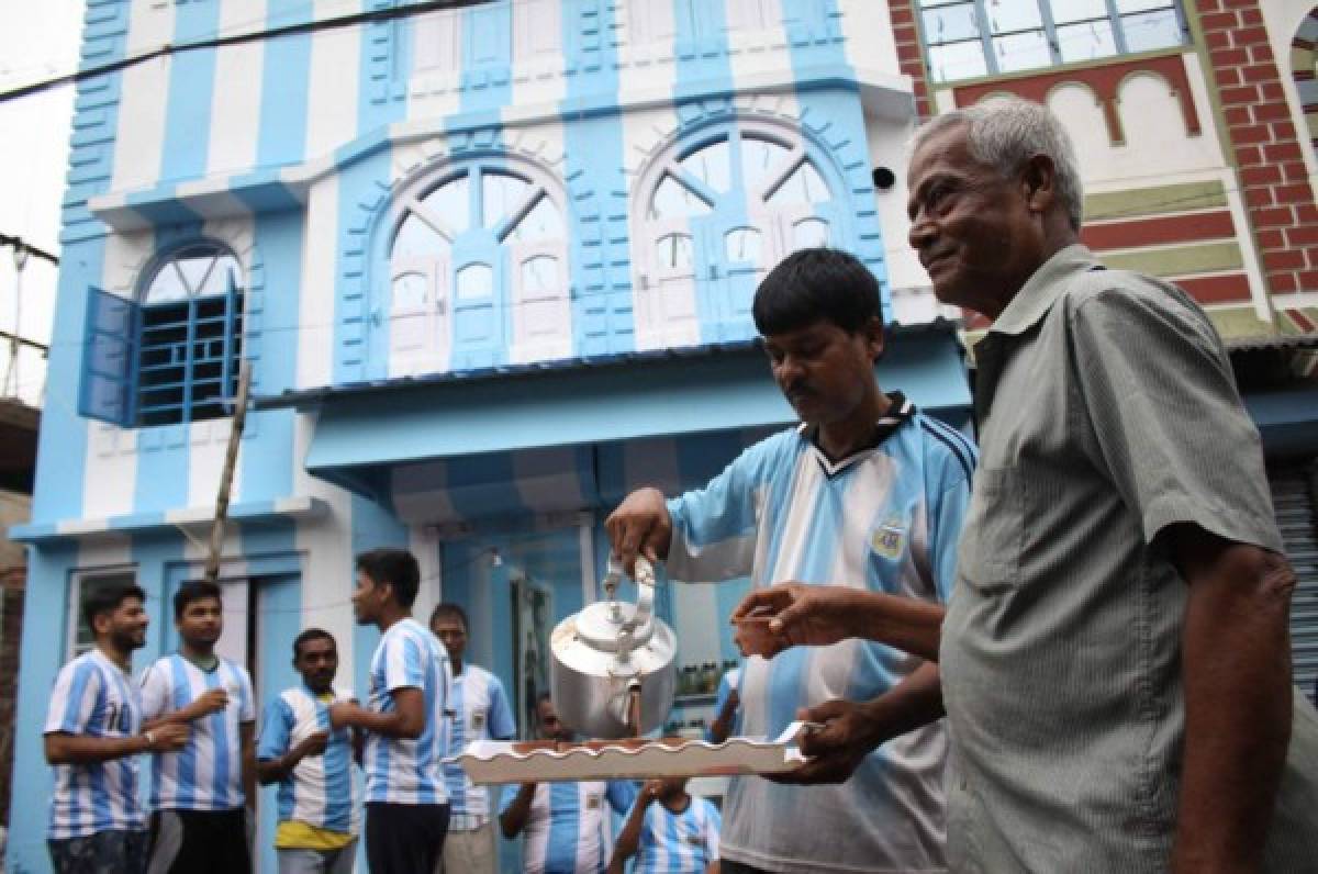 Admirador de Messi pinta su casa de albiceleste en la India antes del Mundial