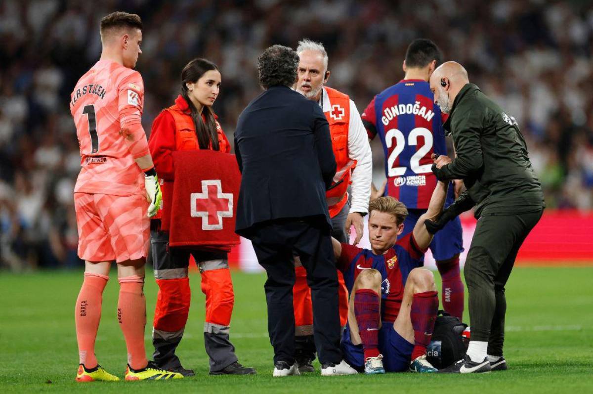¡OFICIAL! Barcelona confirma malas noticias con De Jong: revelan la lesión que sufrió y el tiempo que estará de baja