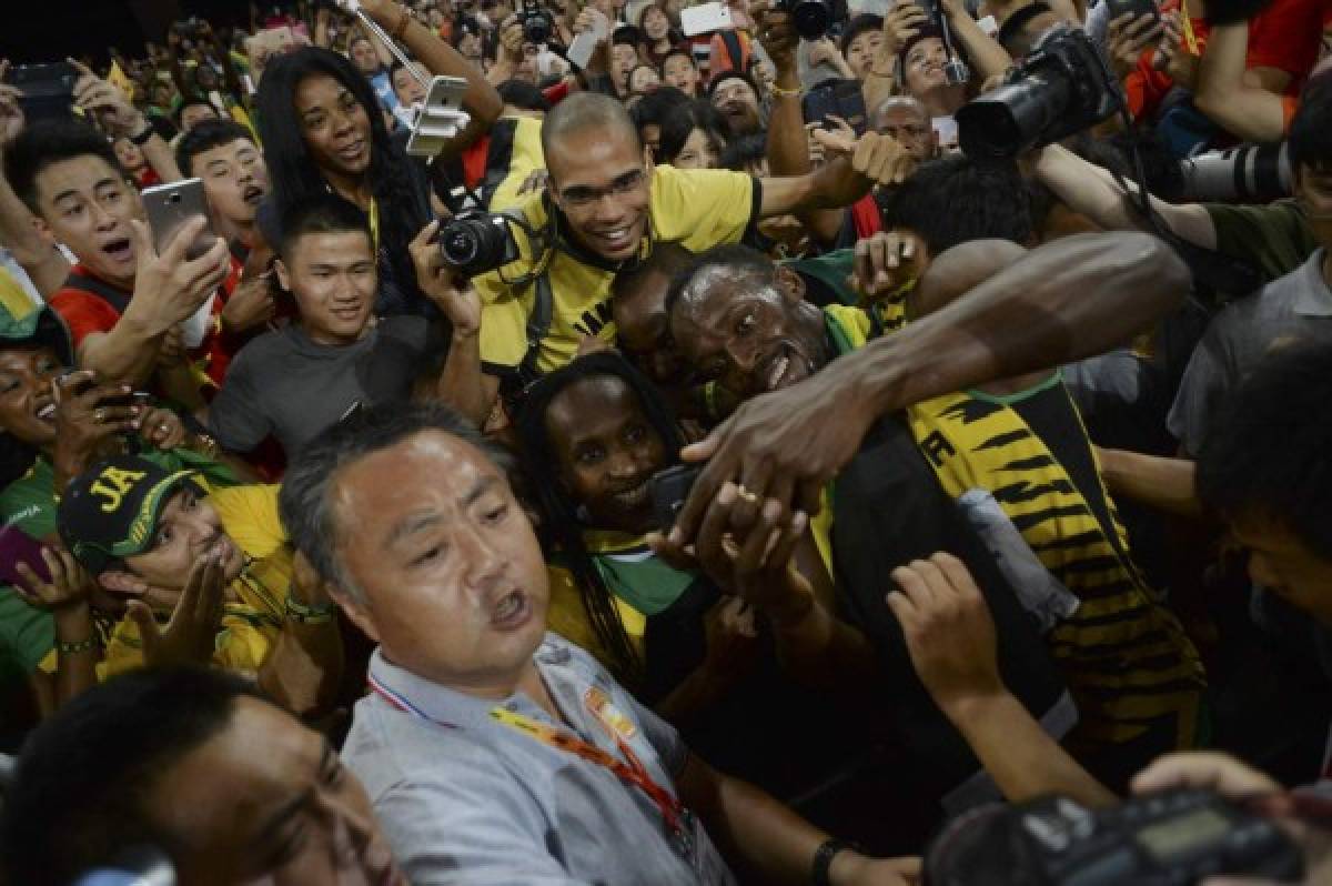 VIDEO: Usaín Bolt gana contundentemente los 200 metros en Mundial de Atletismo