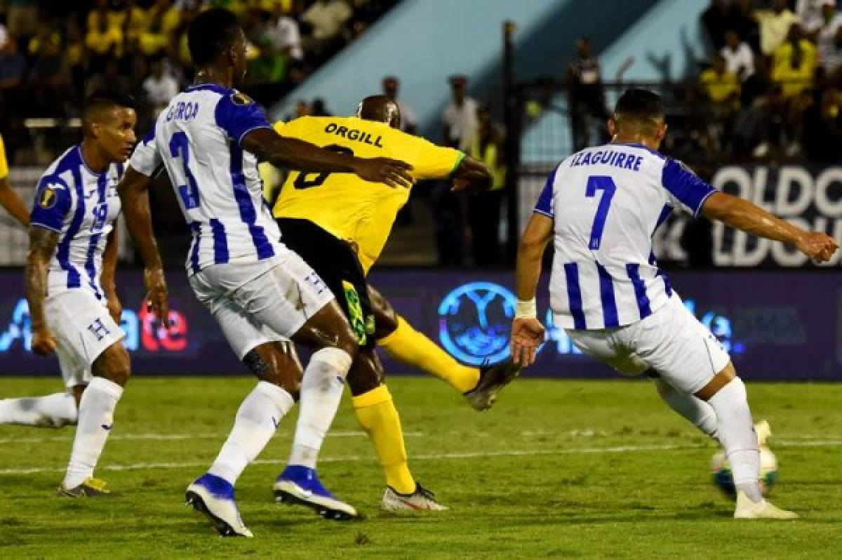 Jamaica's Dever Orgill (3L) takes a shot on goal during the 2019 Concacaf Gold Cup match between Jamaica and Honduras, on June 17, 2019 at Independence Park in Kingston. (Photo by CHANDAN KHANNA / AFP)