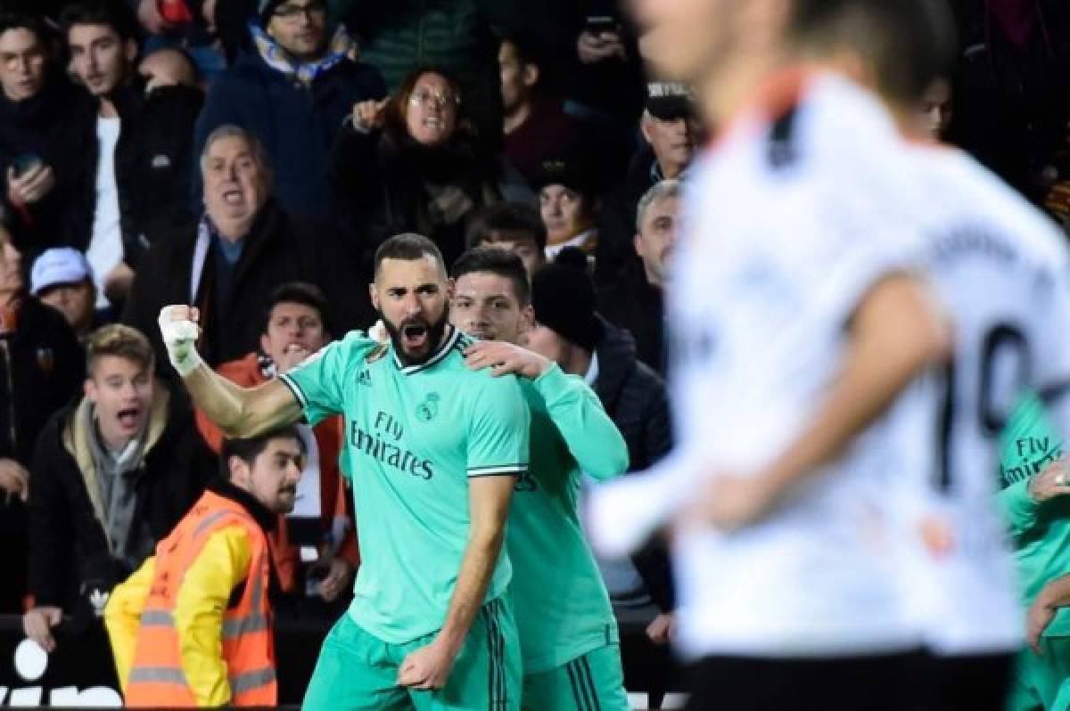 Real Madrid's French forward Karim Benzema celebrates after scoring a goal during the Spanish League football match between Valencia CF and Real Madrid, at the Mestalla stadium in Valencia, on December 15, 2019. (Photo by JOSE JORDAN / AFP)