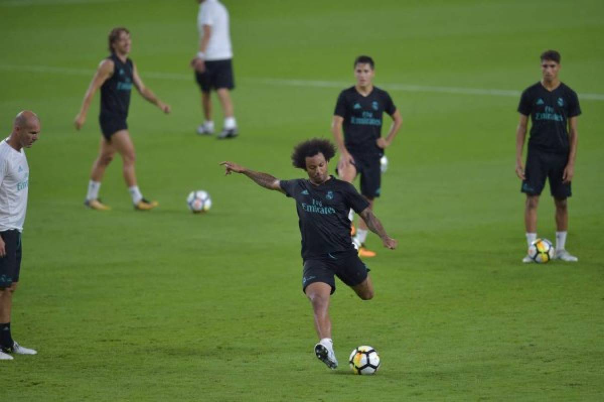 Real Madrid player Marcelo Vieira takes part in a training session at Hard Rock Stadium in Miami, Florida, on July 28, 2017, one day before their International Champions Cup friendly match against Barcelona. / AFP PHOTO / HECTOR RETAMAL