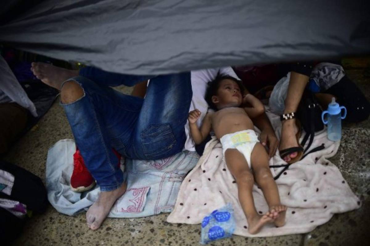 FOTOS: Sufrimiento y cansancio, así va la caravana de migrantes de hondureños