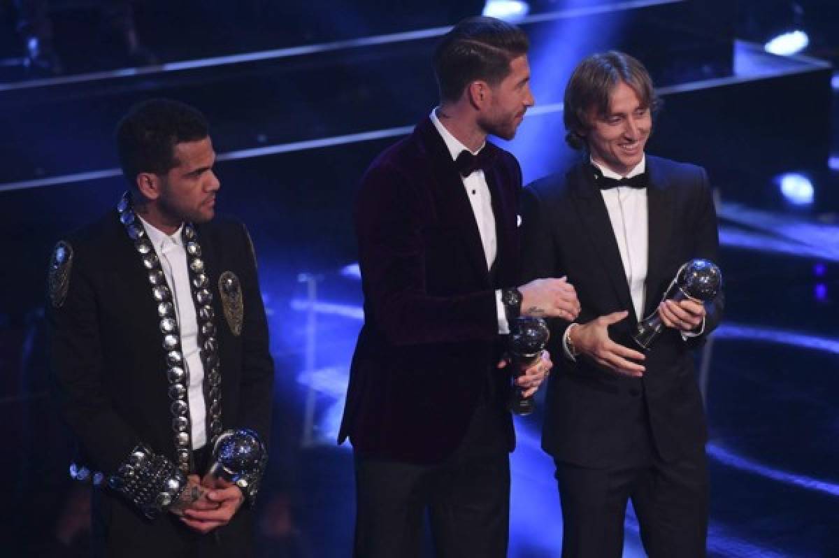 ¡Y NO ES CREÍDO! David Suazo entregó premio de FIFA a Messi y a Cristiano Ronaldo