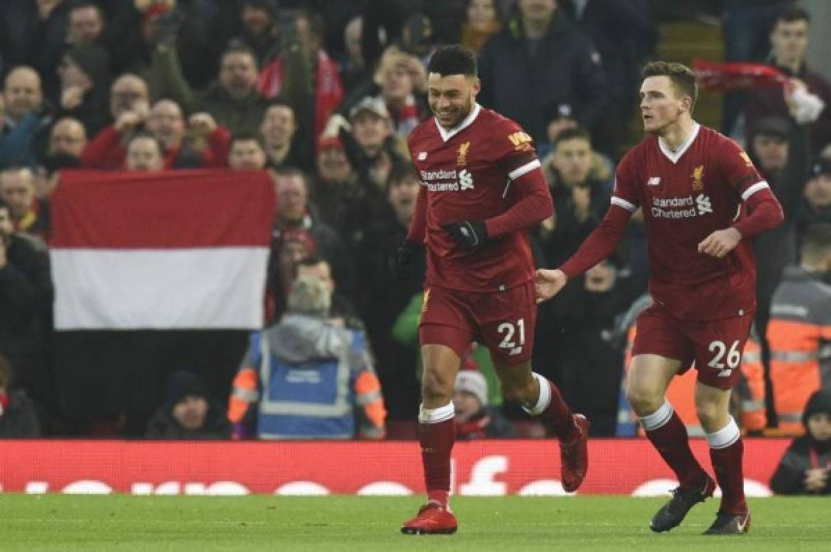 Liverpool's English midfielder Alex Oxlade-Chamberlain (C) celebrates scoring the opening goal during the English Premier League football match between Liverpool and Manchester City at Anfield in Liverpool, north west England on January 14, 2018. / AFP PHOTO / Oli SCARFF / RESTRICTED TO EDITORIAL USE. No use with unauthorized audio, video, data, fixture lists, club/league logos or 'live' services. Online in-match use limited to 75 images, no video emulation. No use in betting, games or single club/league/player publications. /