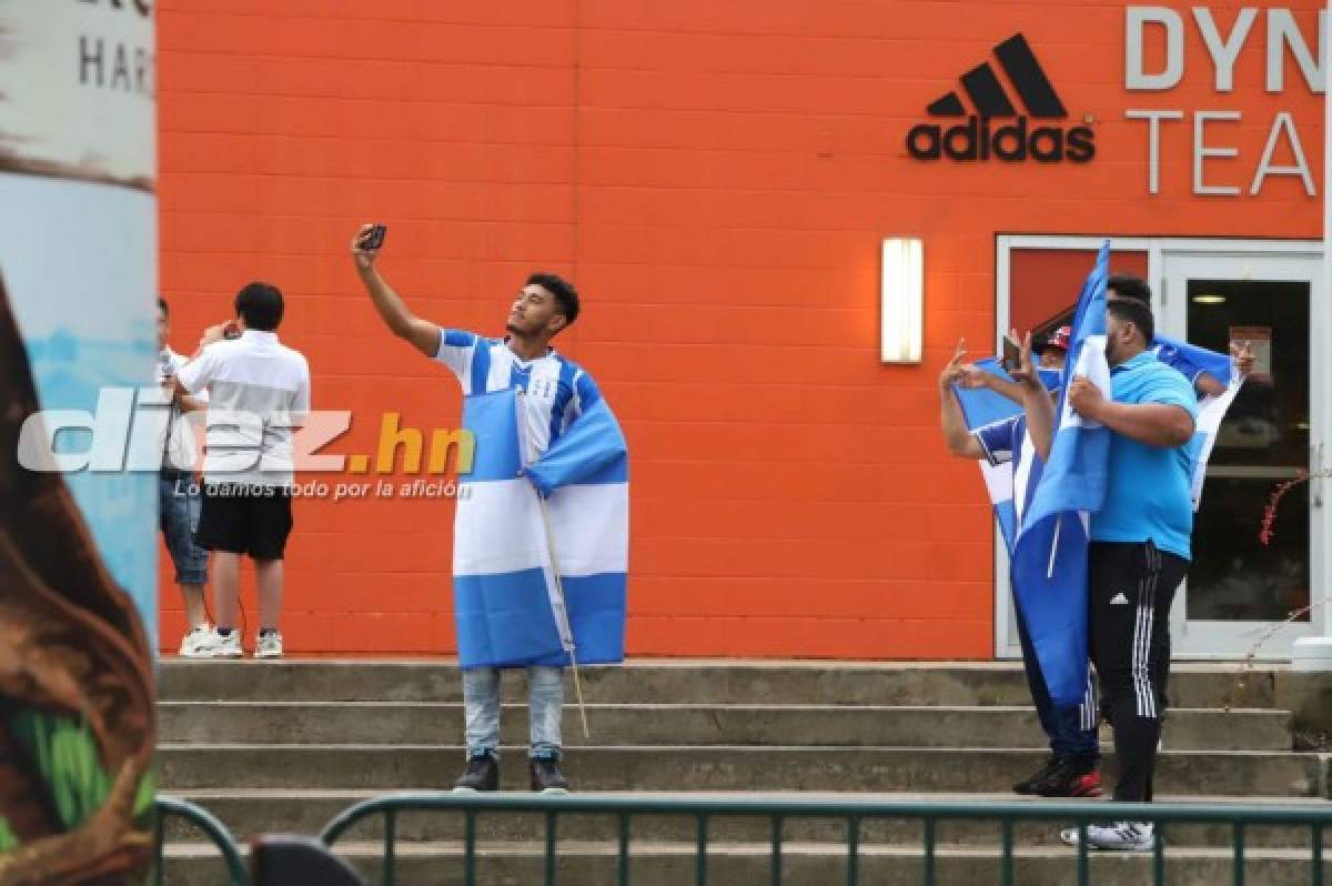 Hondureños ponen el ambiente en el BBVA Stadium de Houston: Bellezas y orgullosos de la H