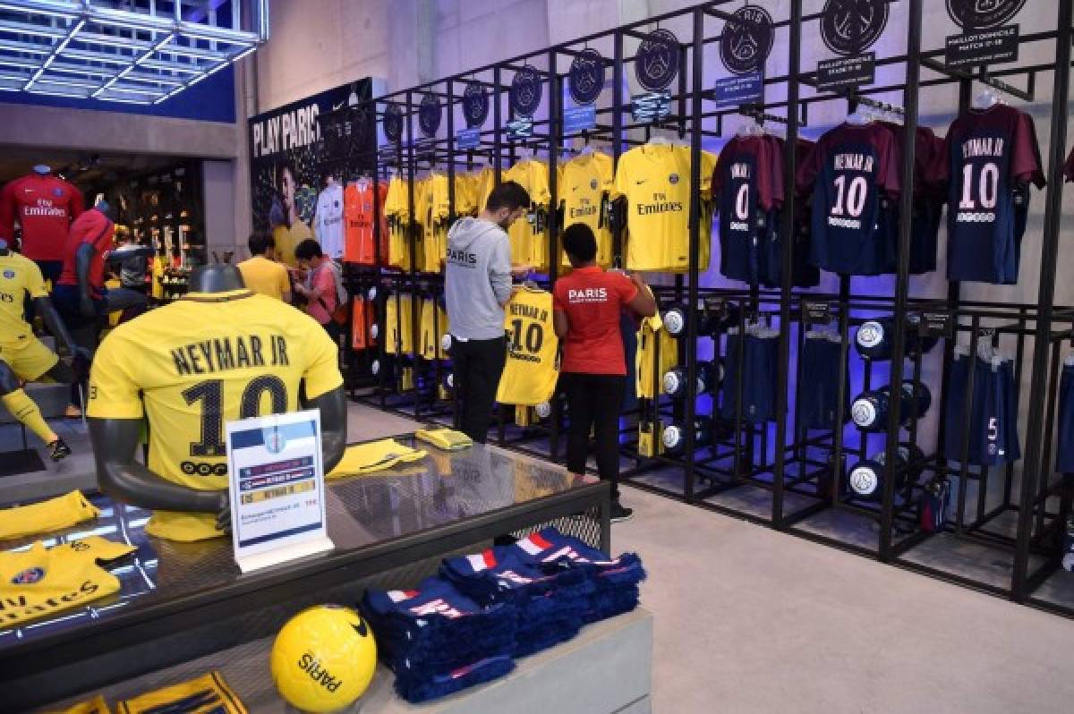 FOTOS: La espectacular presentación del brasileño Neymar en el PSG