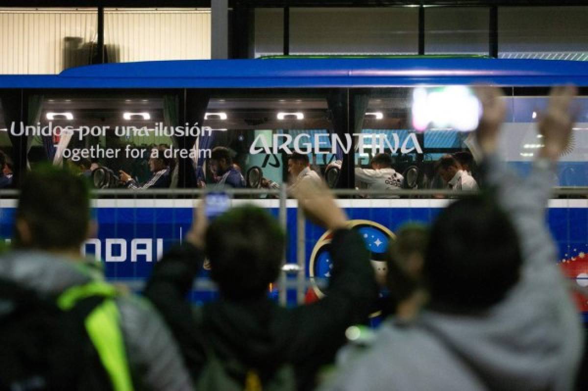 EN FOTOS: Islandia y su elegancia al llegar a Rusia, Argentina con vestimenta deportiva