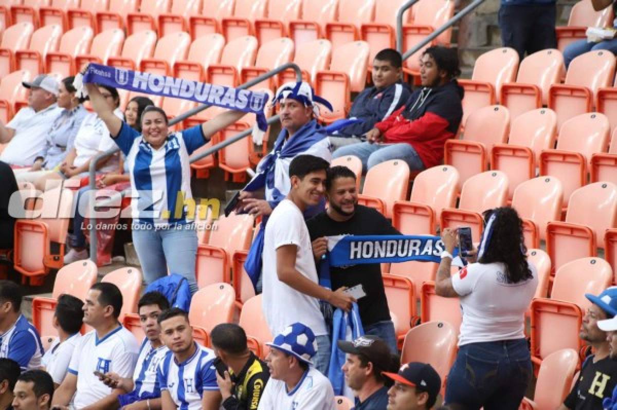 Hondureños ponen el ambiente en el BBVA Stadium de Houston: Bellezas y orgullosos de la H