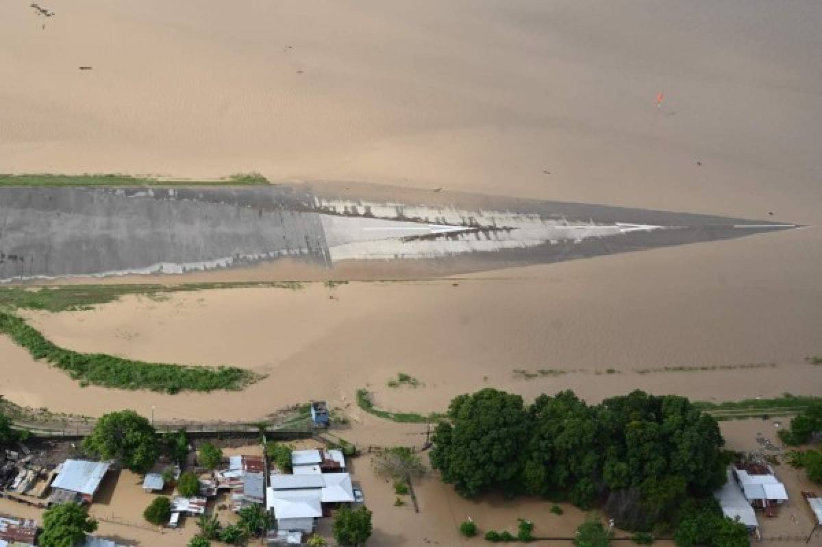 El Valle de Sula en Honduras, bajo el agua por Iota: Las apocalípticas fotografías aéreas