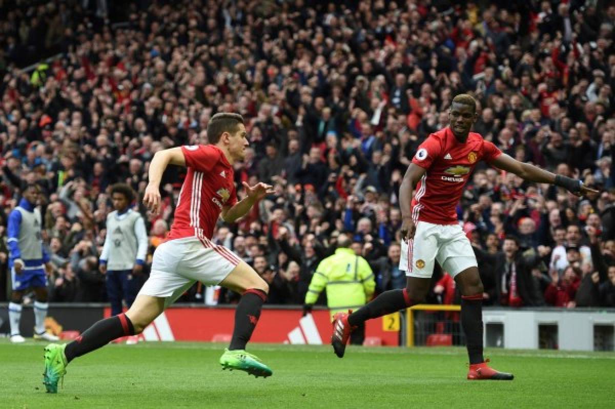 Manchester United's Spanish midfielder Ander Herrera (L) celebrates scoring their second goal with Manchester United's French midfielder Paul Pogba during the English Premier League football match between Manchester United and Chelsea at Old Trafford in Manchester, north west England, on April 16, 2017. / AFP PHOTO / Oli SCARFF / RESTRICTED TO EDITORIAL USE. No use with unauthorized audio, video, data, fixture lists, club/league logos or 'live' services. Online in-match use limited to 75 images, no video emulation. No use in betting, games or single club/league/player publications. /