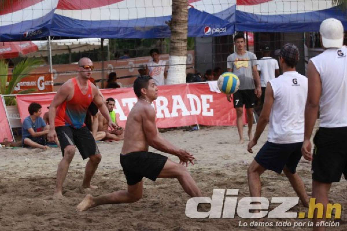 Voleibol de playa engalanan el verano en Puerto Cortés