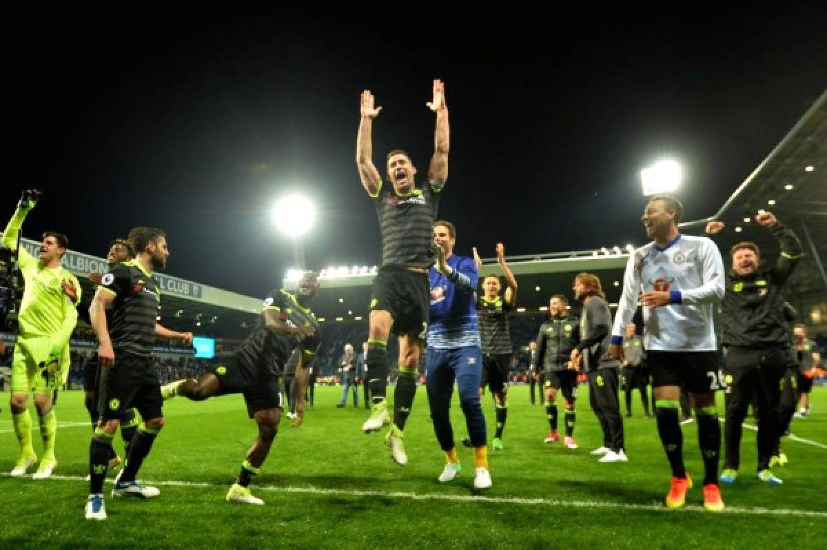 ¡LOCURA! Así festejó el Chelsea su sexto título en la Premier League