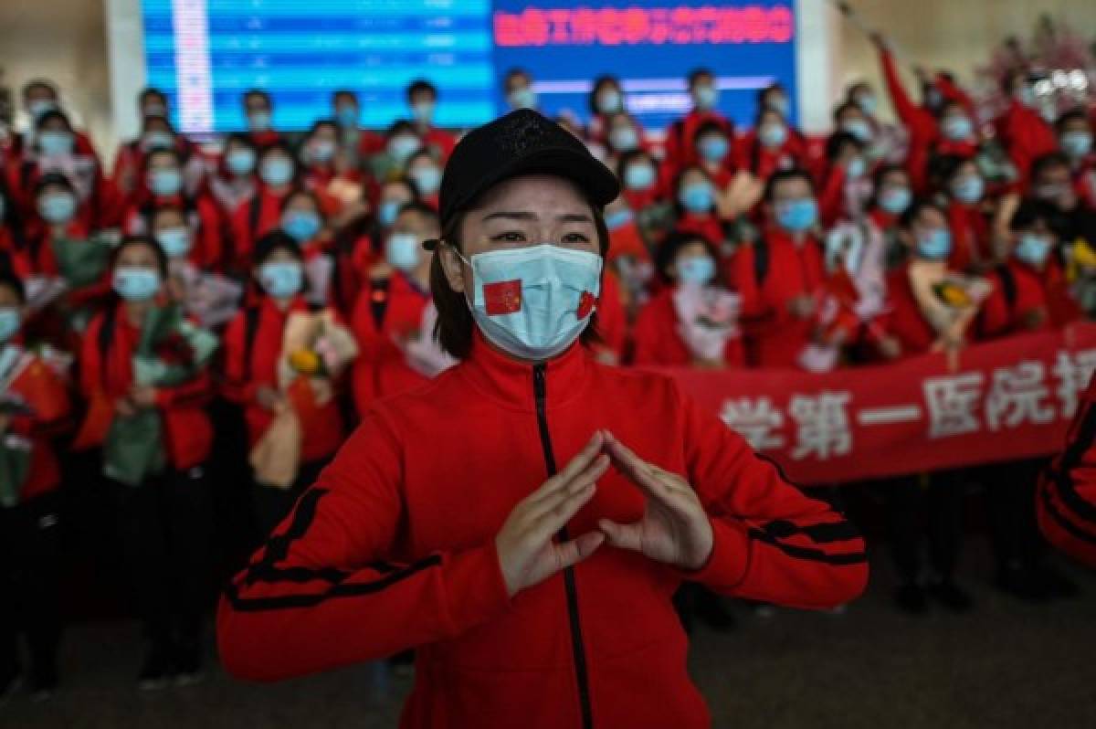 ¡Se terminó el encierro! Ciudadanos de Wuhan, China, regresan a las calles