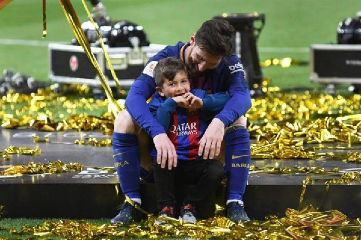 En fotos: Así celebraron las esposas e hijos de los jugadores del Barcelona la Copa del Rey ¿Y Shakira?