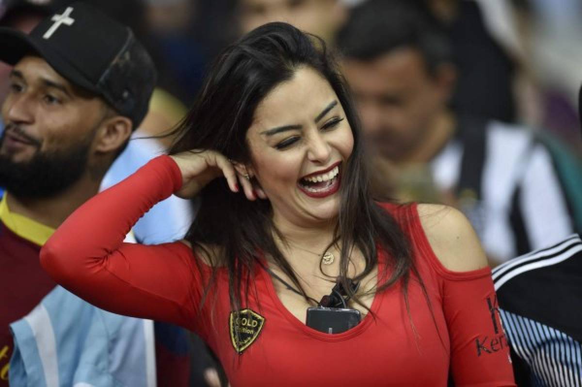 ¡HERMOSA! Larissa Riquelme se roba el show en el Argentina-Paraguay de la Copa América  