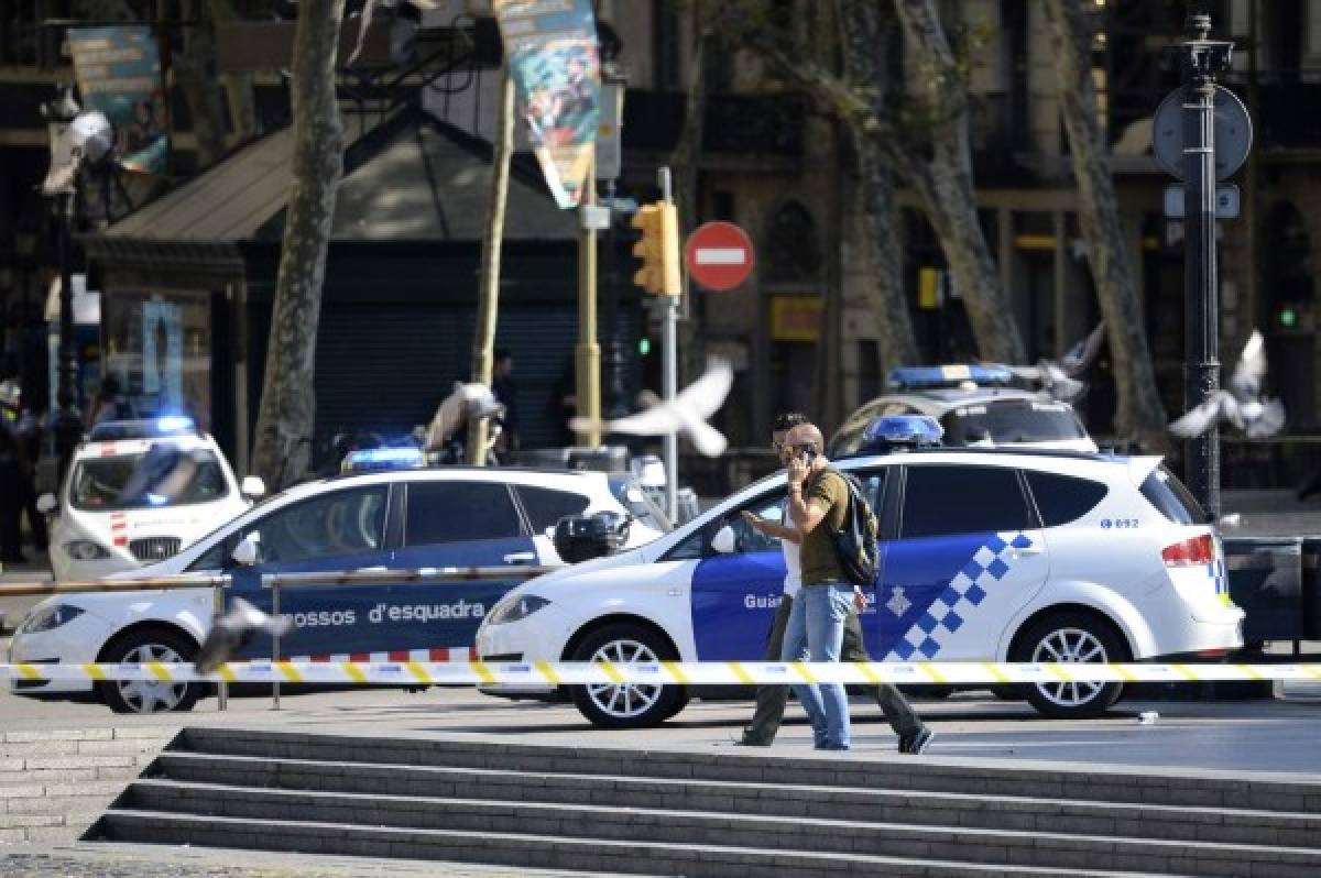 FOTOS: Las impactantes imágenes del atentado terrorista de Barcelona