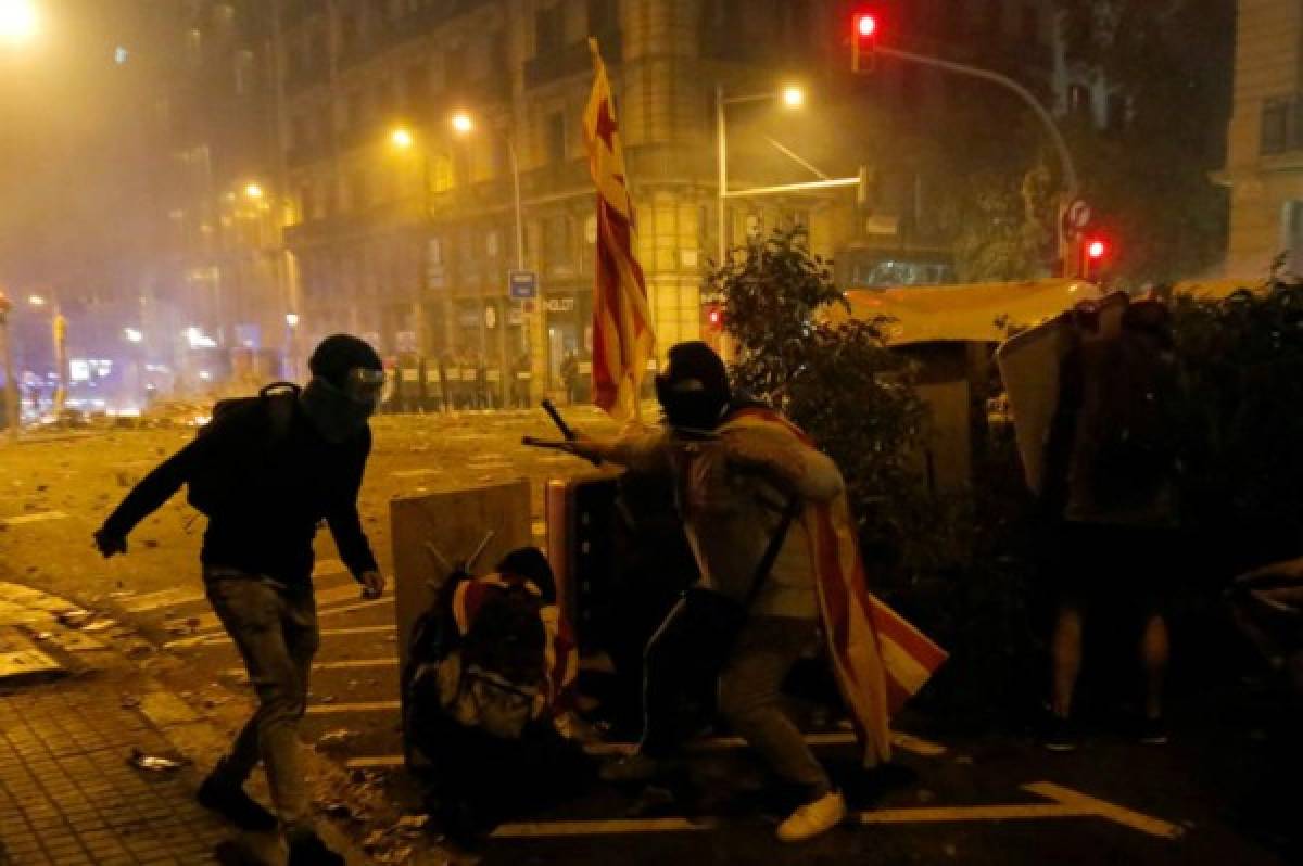 La noche violenta que hubo en Barcelona: Más de 180 heridos por protestas independentistas