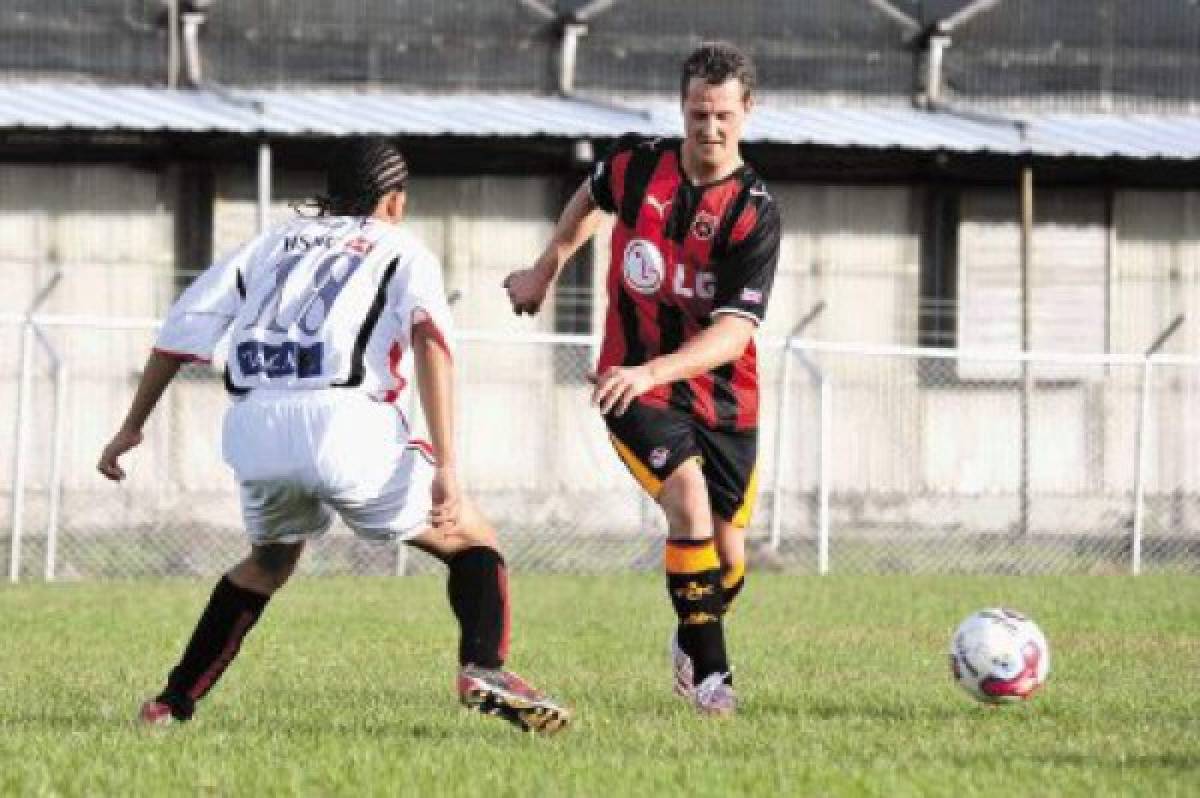 ¡Impensable! Famosos que han vestido playeras de equipos mexicanos