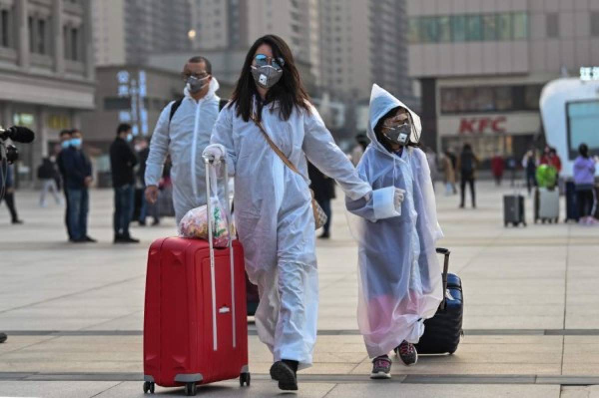 ¡Se terminó el encierro! Ciudadanos de Wuhan, China, regresan a las calles