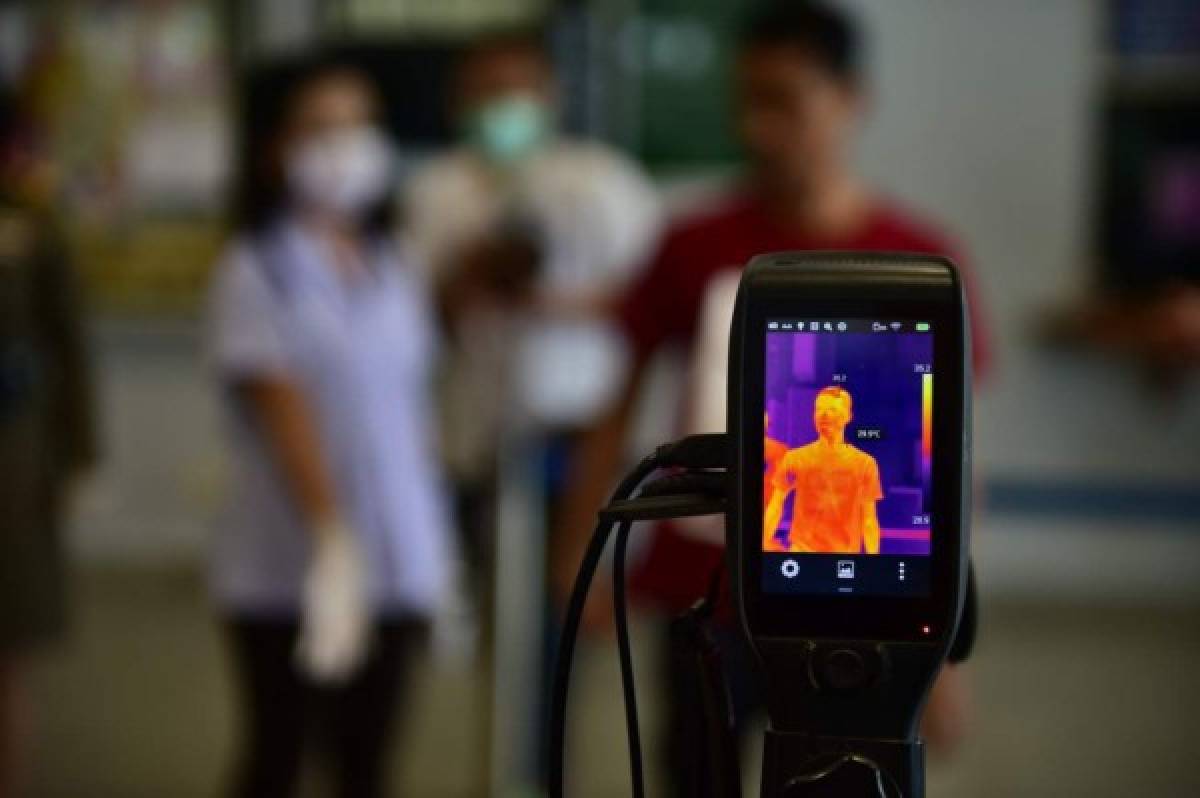 Coronavirus: Tailandia lanza un extraño robot para luchar contra la fatal enfermedad